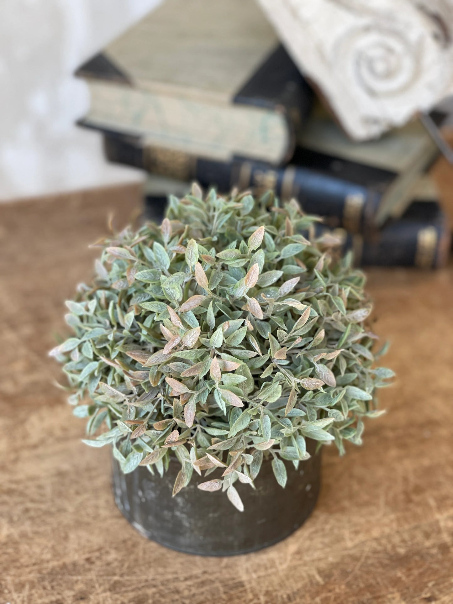 Shiloh Leaves Half Sphere | 8" |