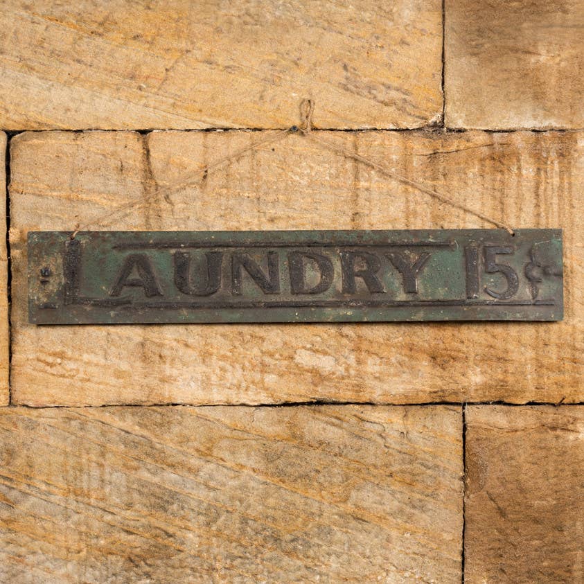 TIN LAUNDRY SIGN